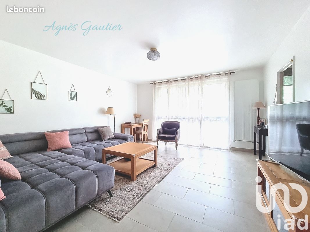 Apartamento de 3 dormitorios en Sucy-en-Brie, France No. 173438