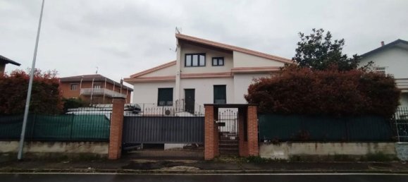 7غرفة شقة في Rivalta di Torino, Italy رقم 197935 2