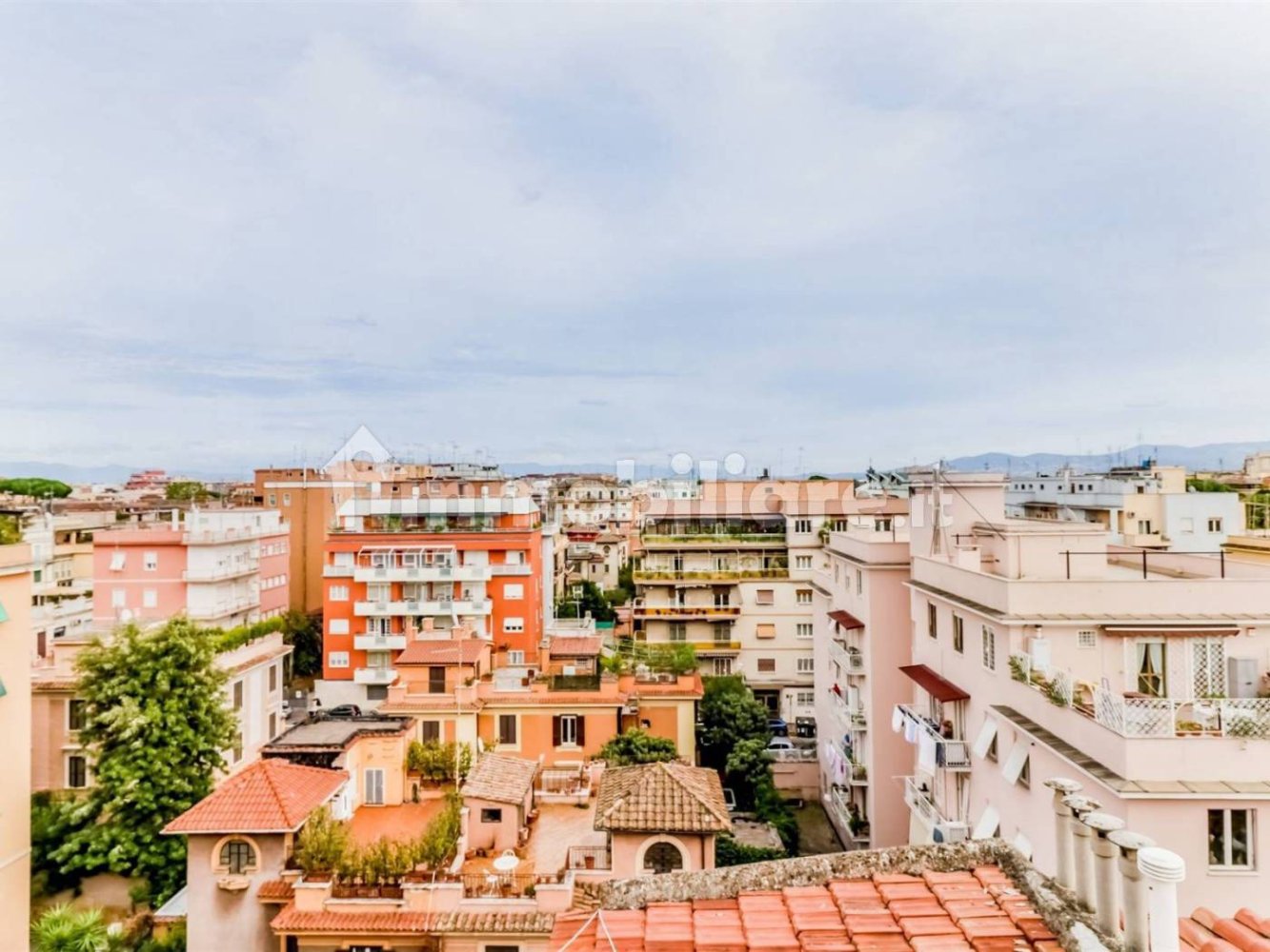 4 bedrooms Apartment in Rome, Italy No. 32649