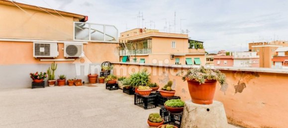 4 bedrooms Apartment in Rome, Italy No. 32649 19