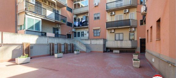 2 bedrooms Apartment in Catania, Italy No. 127429 4