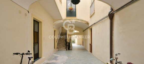 Apartamento de 4 dormitorios en Lecce, Italy No. 238575 20