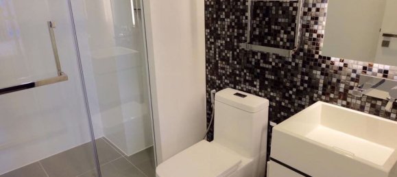 Apartamento com 1 quarto em condomínio em Khlong Toei, Thailand N.º 4628 13