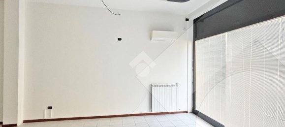 1 room Commercial property in Pregnana Milanese, Italy No. 80273 3