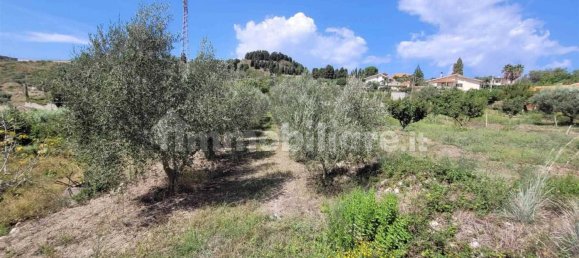 Земельный участок 4191м² в Мессина, Италия № 72738 43