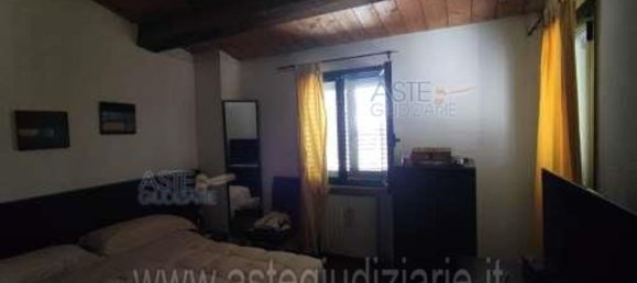 5 rooms Apartment in Saludecio, Italy No. 13261 10