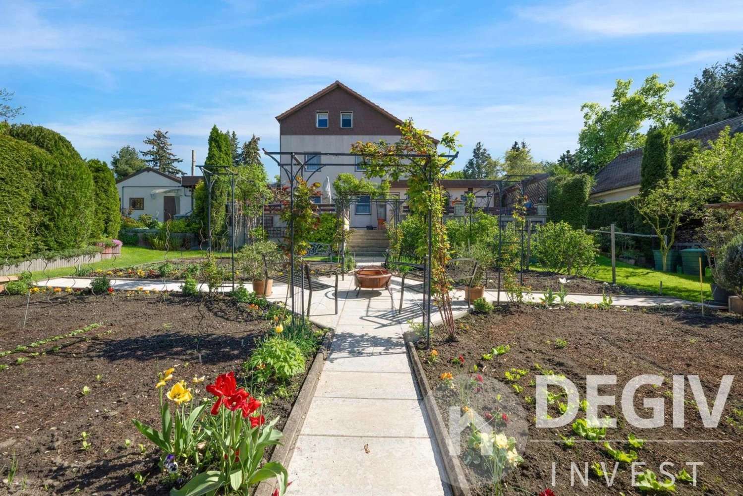 8 rooms House in Dresden, Germany No. 276767