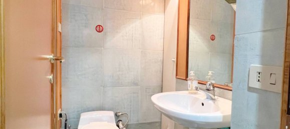 2 bedrooms Apartment in Rome, Italy No. 121209 17