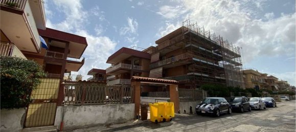 Apartamento de 3 dormitorios en Pomezia, Italy No. 334081 2