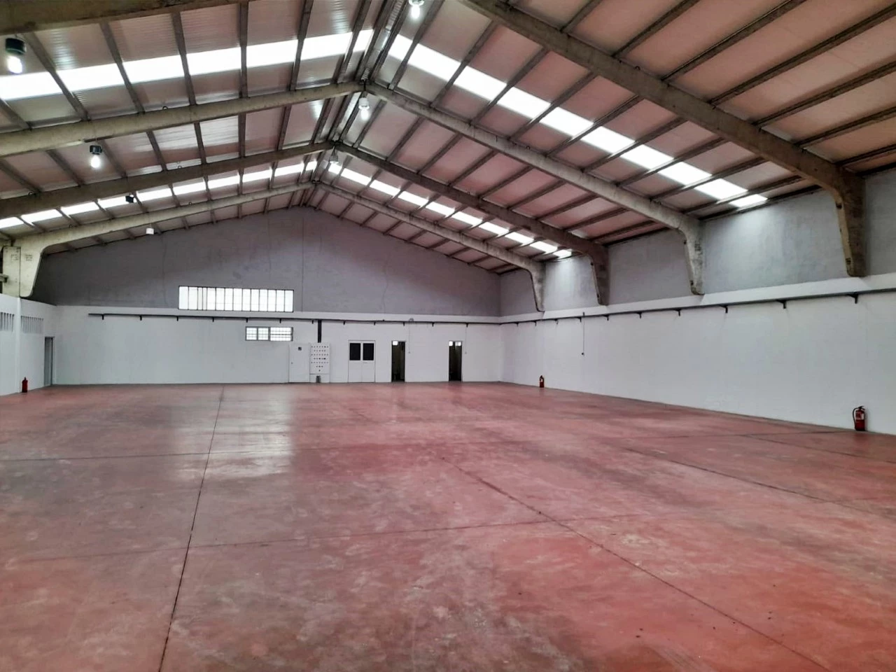 998m² Warehouse in Maia, Portugal No. 49606