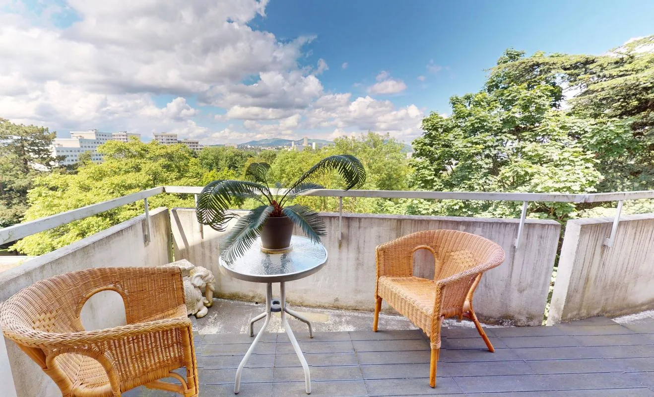 3 bedrooms Apartment in Lyon, France No. 351125