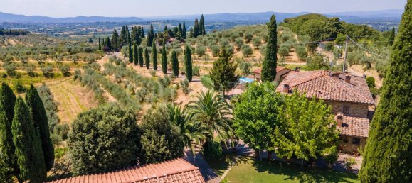 3 bedrooms Villa in Arezzo, Italy No. 264804 2