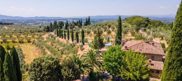 3 bedrooms Villa in Arezzo, Italy No. 264804 3