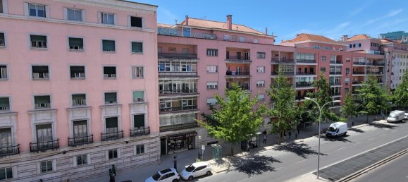 4 bedrooms Apartment in Lisbon, Portugal No. 90098 3