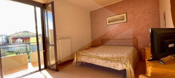 Вилла с 4 комнатами в Битонто, Италия № 21361 15