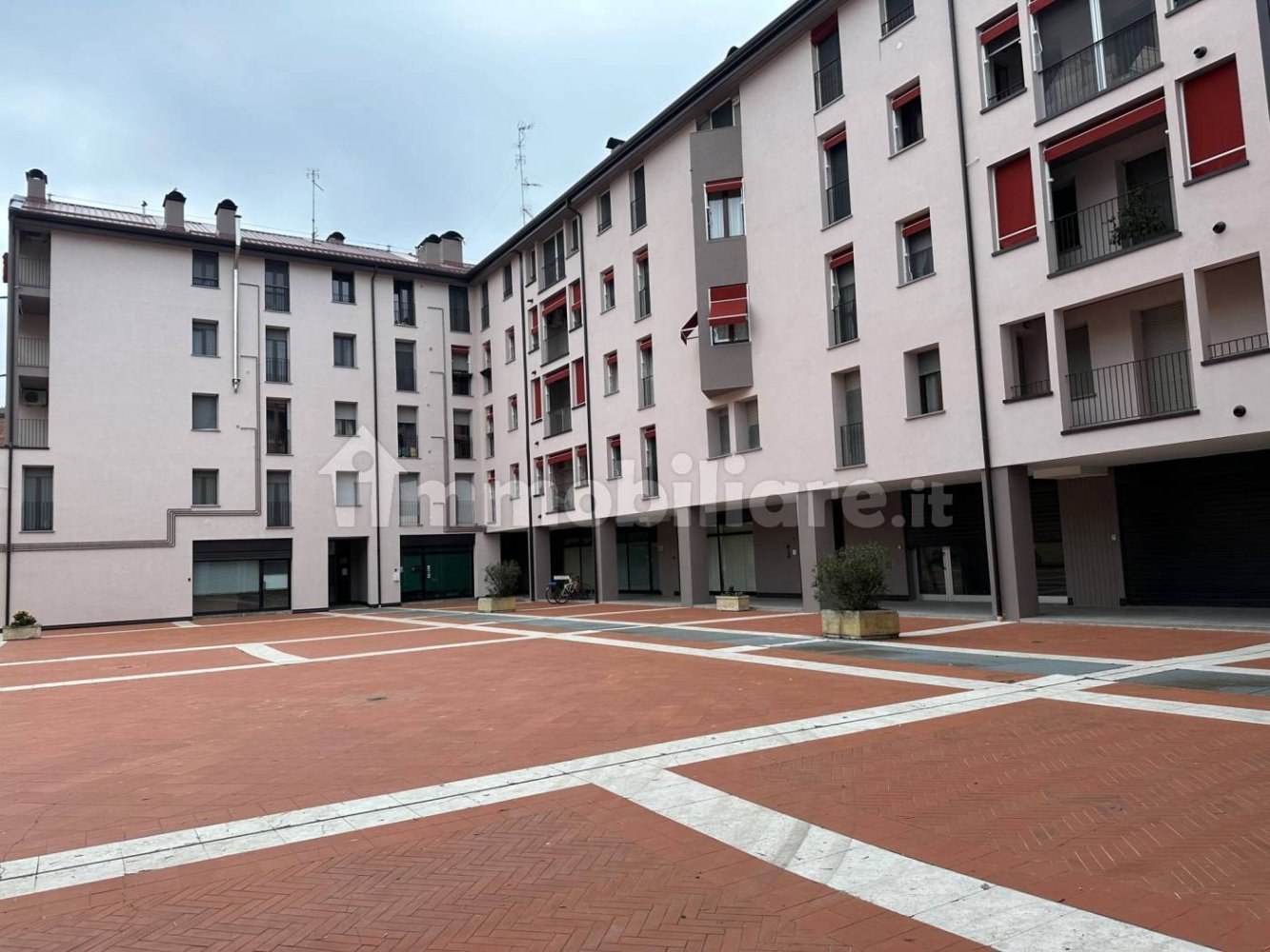 2غرفة مكتب في Ferrara, Italy رقم 343347