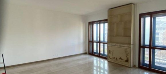 2 bedrooms Apartment in Milan, Italy No. 360113 2