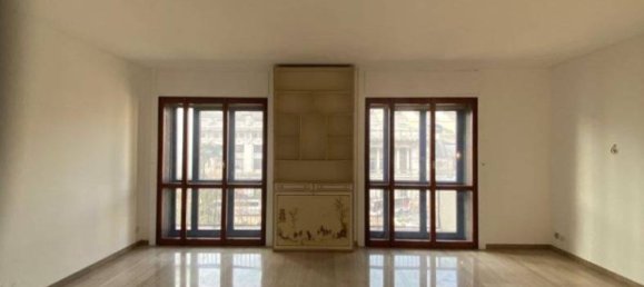 2 bedrooms Apartment in Milan, Italy No. 360113 3