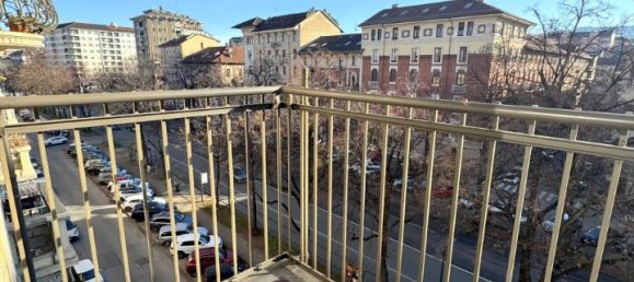 4 rooms Apartment in Turin, Italy No. 238220 3