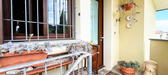2 bedrooms Apartment in Pescia, Italy No. 264024 2