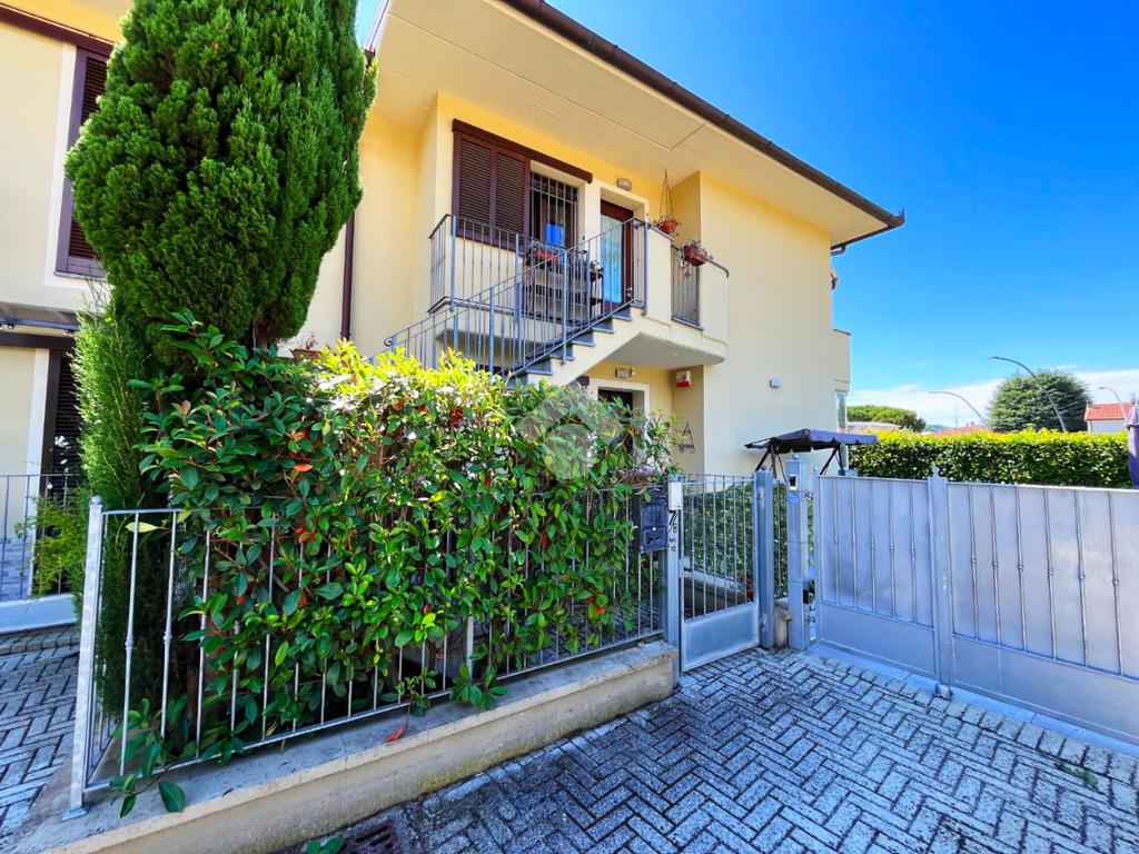 2 bedrooms Apartment in Pescia, Italy No. 264024