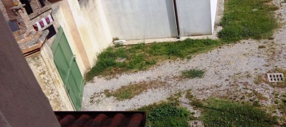 8 rooms House in Codigoro, Italy No. 15163 15