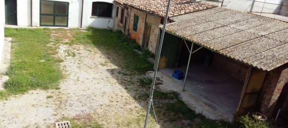 8 rooms House in Codigoro, Italy No. 15163 16