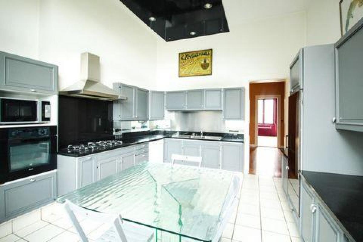 Casa de 5 dormitorios en Calais, France No. 24230