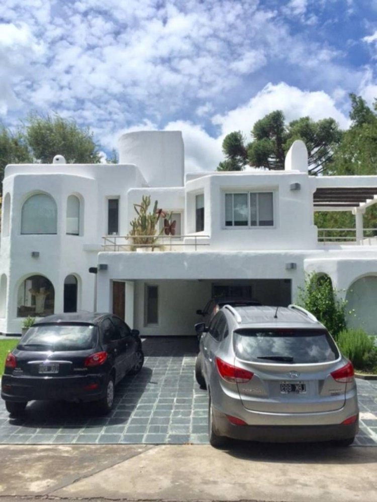 Casa de 3 dormitorios en Pilar, Argentina No. 74298