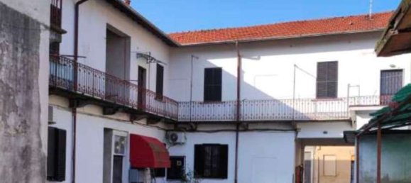 Квартира с 2 комнатами в Бусто Арсицио, Италия № 184597 2