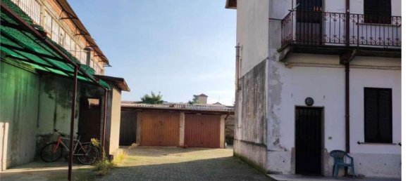 Квартира с 2 комнатами в Бусто Арсицио, Италия № 184597 7