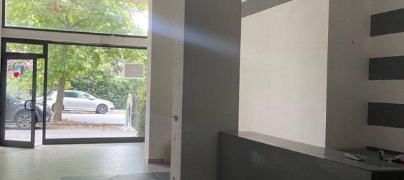 70m² Office in Massa, Italy No. 254998 9