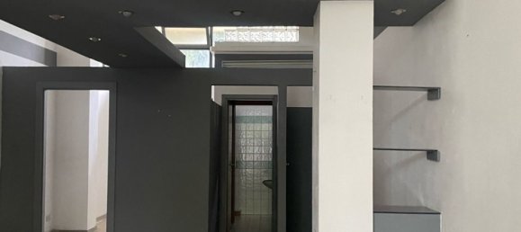 70m² Office in Massa, Italy No. 254998 19