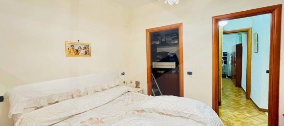 4 rooms Apartment in Naples, Italy No. 32623 2