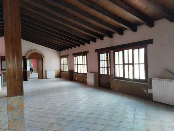 Gewerbliche Immobilie in Zaragoza, Spain 585m², Nr. 62473