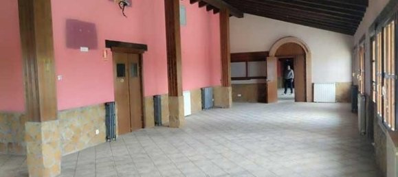 Gewerbliche Immobilie in Zaragoza, Spain 585m², Nr. 62473 11