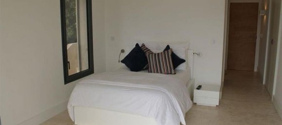 6 bedrooms Villa in Cannes, France No. 16956 9