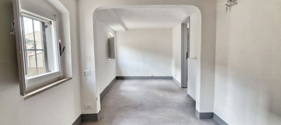 3 rooms Apartment in Florence, Italy No. 205526 9