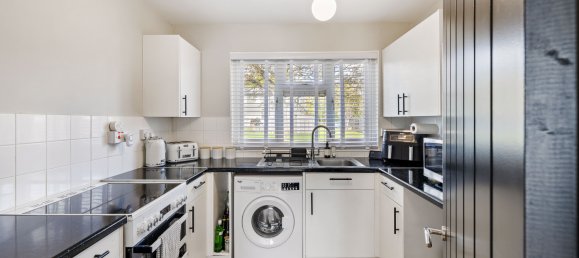 1 bedroom Bungalow in Godalming, United Kingdom No. 1022 8