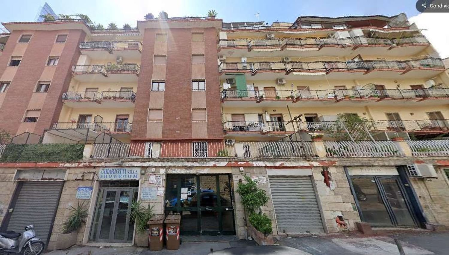 5 rooms Apartment in Naples, Italy No. 14184