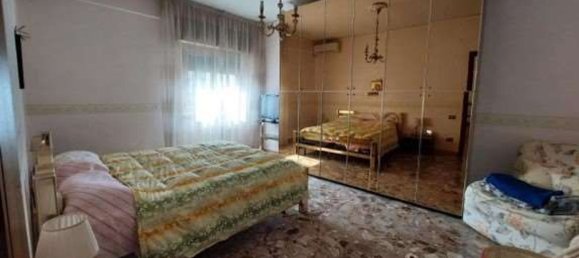 5 rooms Apartment in Naples, Italy No. 14184 6