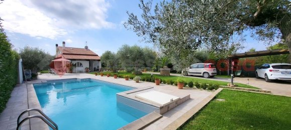 5 rooms Villa in Cecina, Italy No. 79556 3
