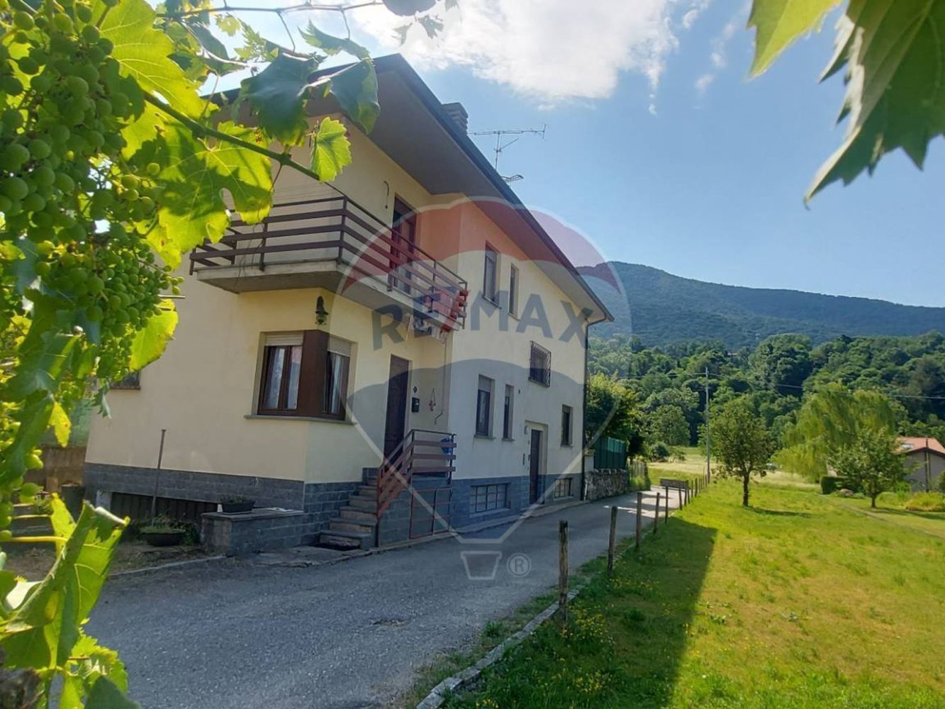 Casa de 3 dormitorios en Cuvio, Italy No. 295507