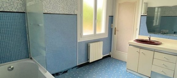 2 bedrooms House in Vernon, France No. 356198 9