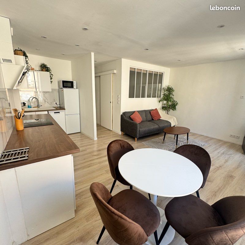 2-salle Appartement à Sisteron, France No. 281740