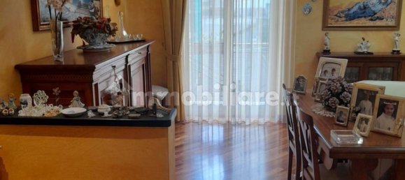 4 Schlafzimmer Wohnung in Genoa, Italy, Nr. 373212 2