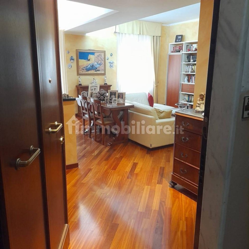 4 Schlafzimmer Wohnung in Genoa, Italy, Nr. 373212