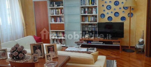 4 Schlafzimmer Wohnung in Genoa, Italy, Nr. 373212 3