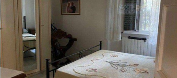 3 rooms Apartment in Livorno, Italy No. 41731 27