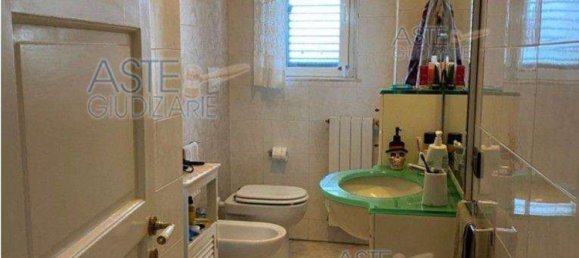 3 rooms Apartment in Livorno, Italy No. 41731 3